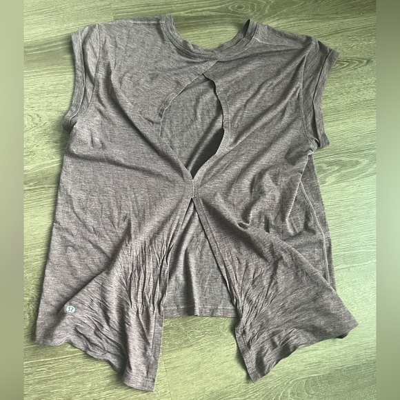 Lululemon tee with open back - Picture 3 of 5